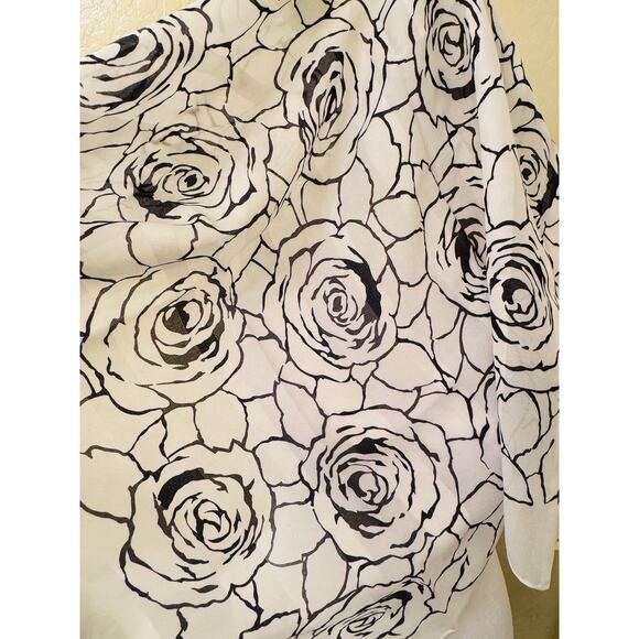 Vintage Black and White Rose Pattern Scarf 100% Polyester Made in Italy - Picture 5 of 5